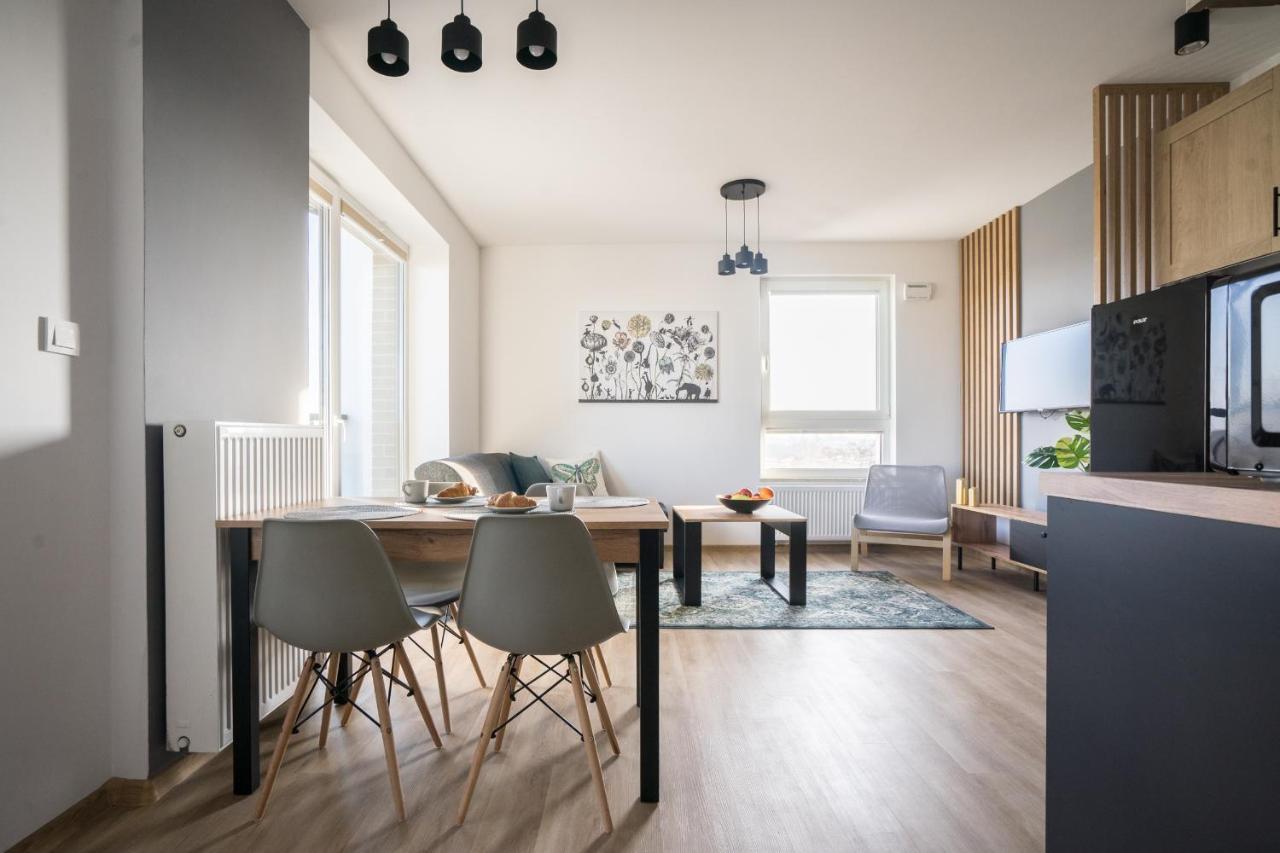 Bizapartments - Modern Flats With Parking Varşovia Exterior foto