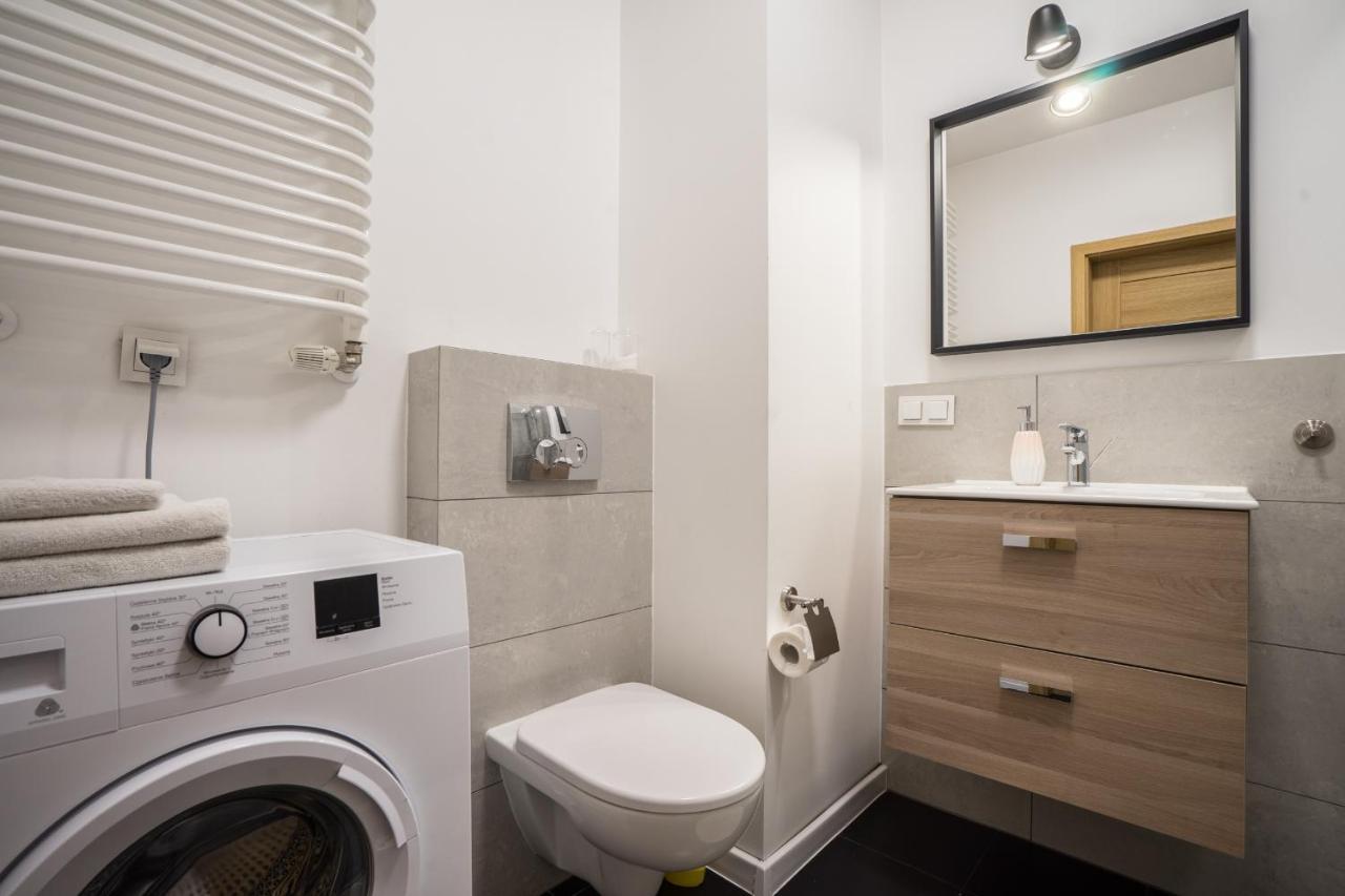 Bizapartments - Modern Flats With Parking Varşovia Exterior foto