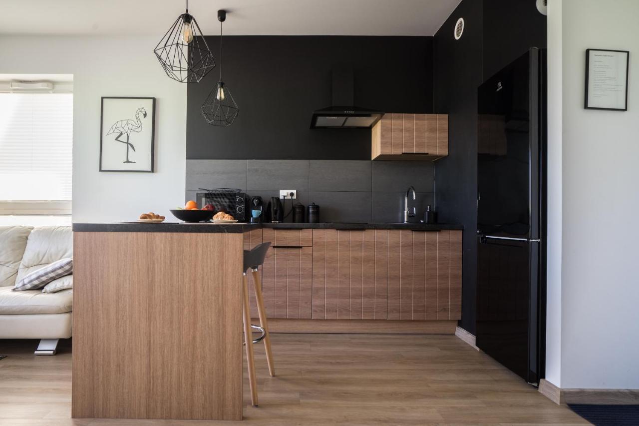 Bizapartments - Modern Flats With Parking Varşovia Exterior foto