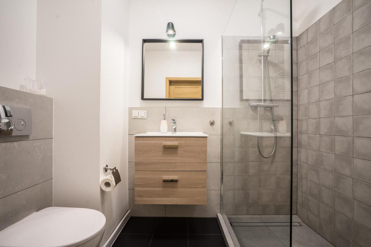 Bizapartments - Modern Flats With Parking Varşovia Exterior foto