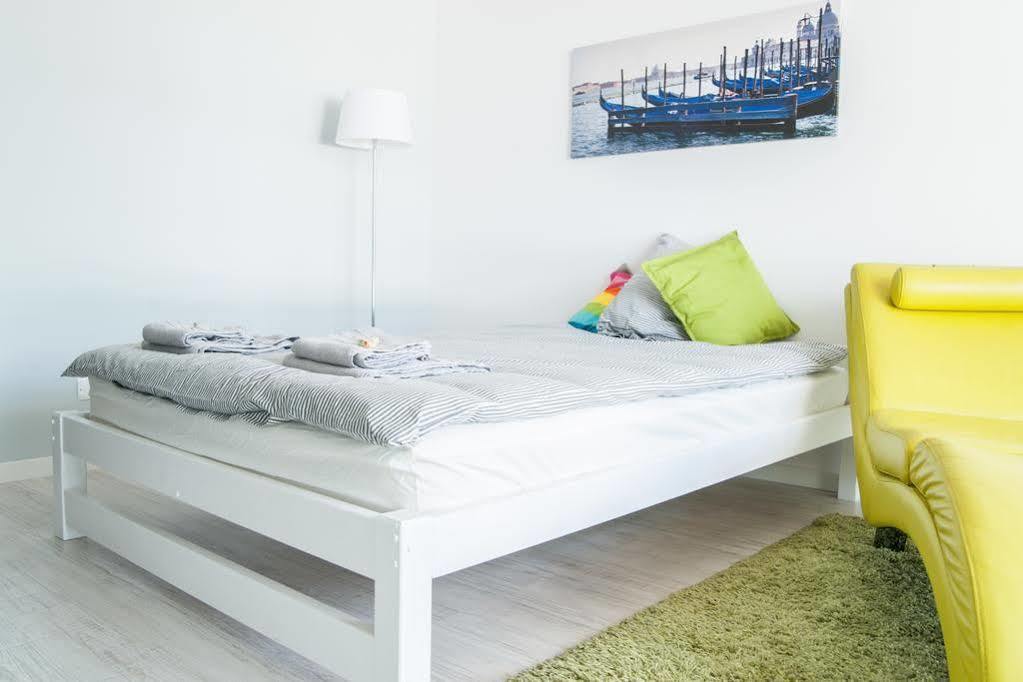 Bizapartments - Modern Flats With Parking Varşovia Exterior foto